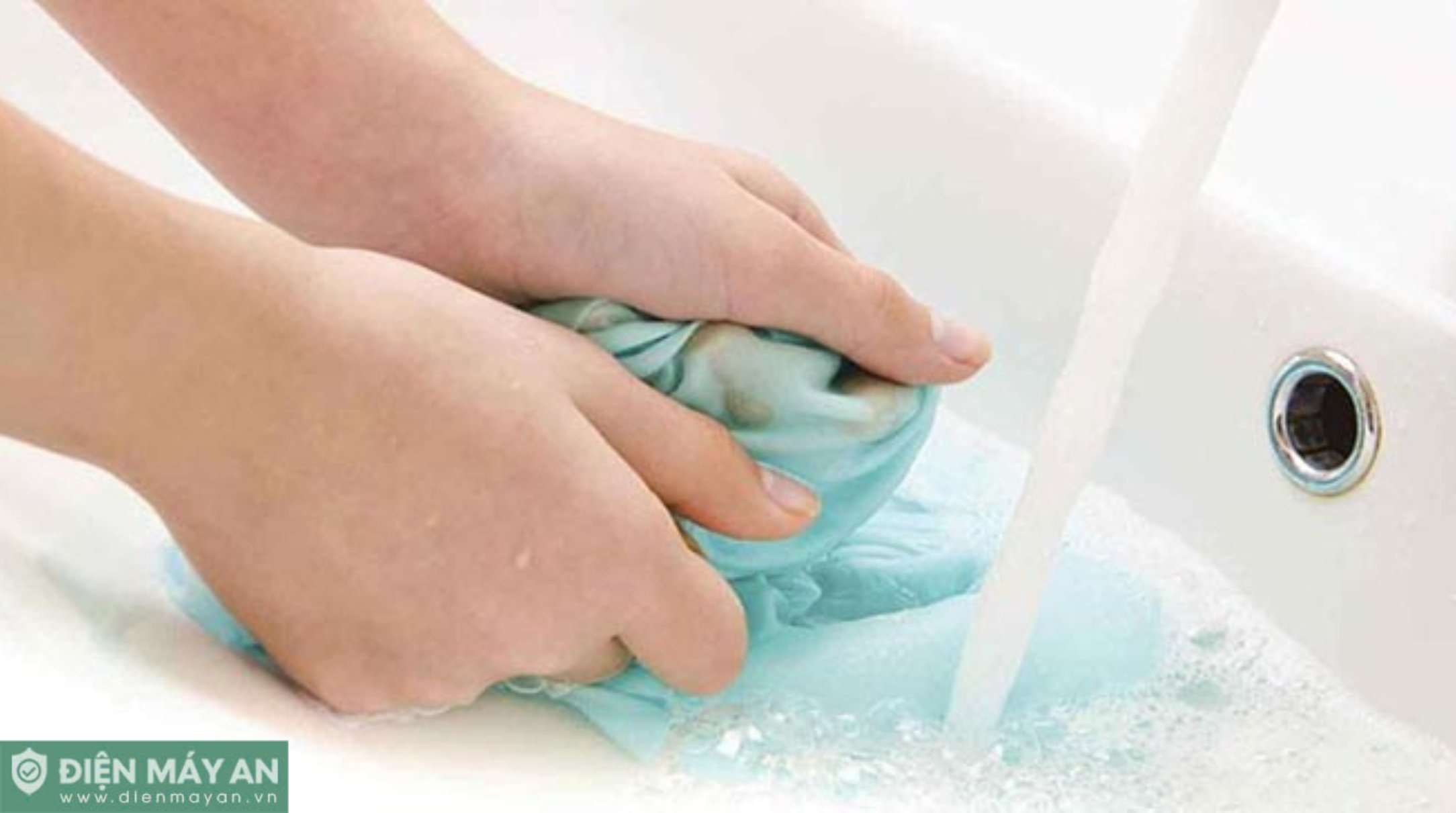 Làm sao để giặt quần áo mới không bị phai màu